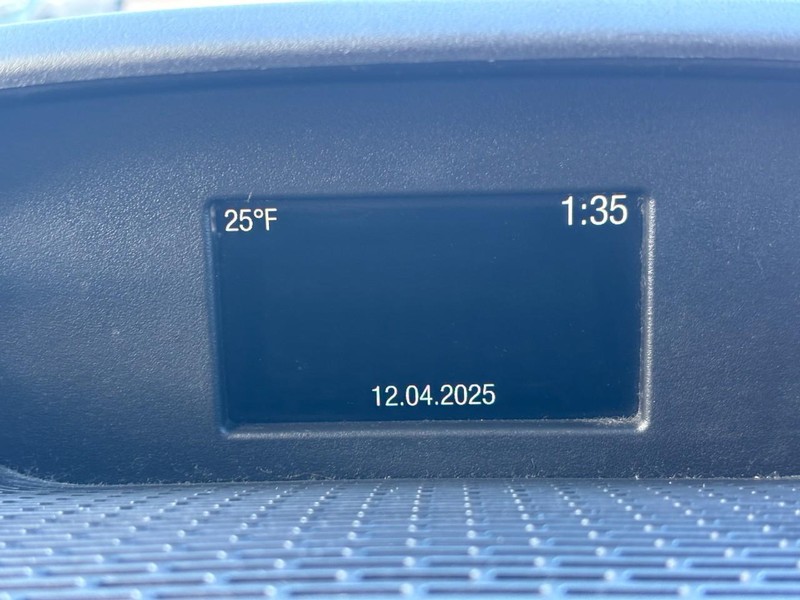 Ford Transit Wagon Vehicle Full-screen Gallery Image 13