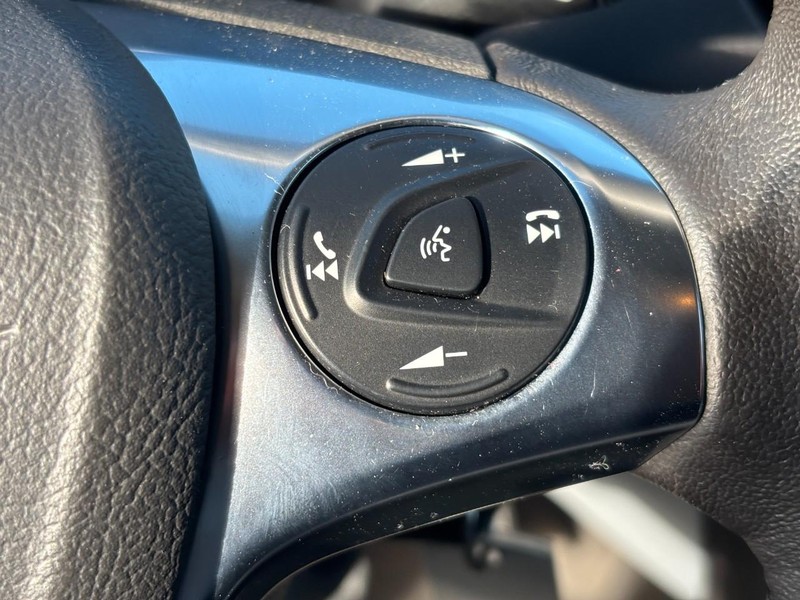 Ford Transit Wagon Vehicle Full-screen Gallery Image 19