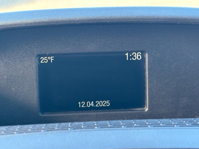 Ford Transit Wagon Vehicle Full-screen Gallery Image 21