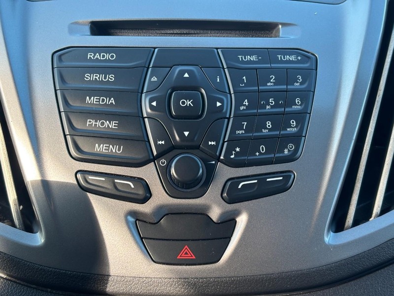 Ford Transit Wagon Vehicle Full-screen Gallery Image 23