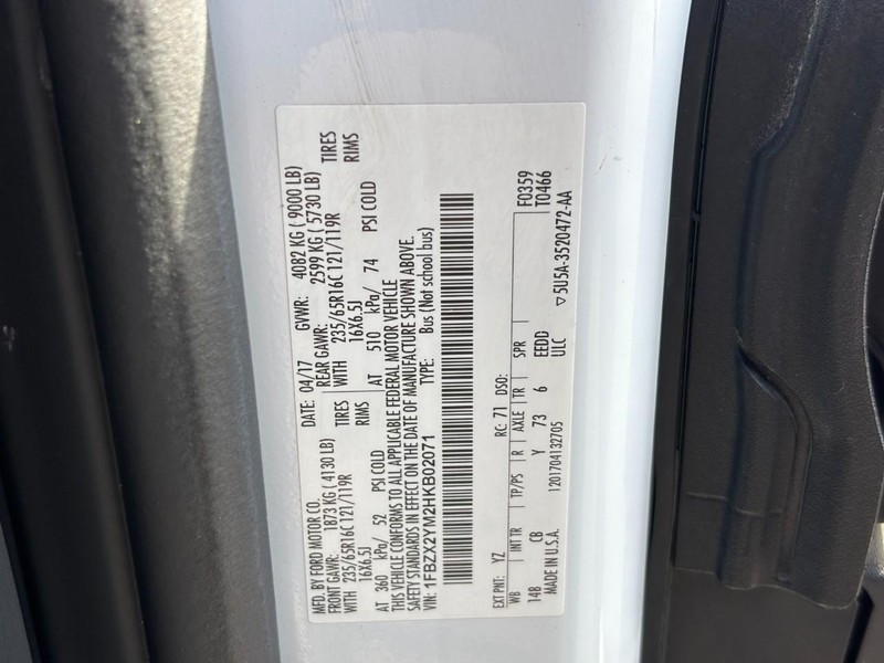 Ford Transit Wagon Vehicle Full-screen Gallery Image 28