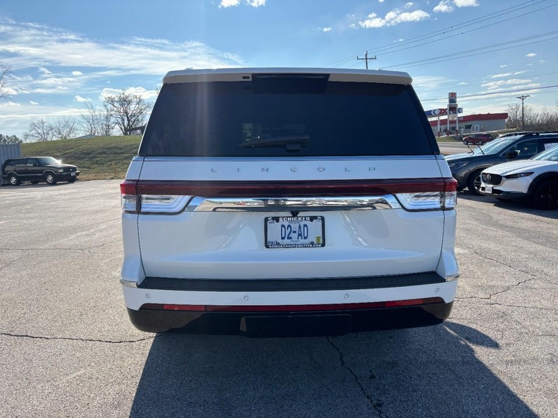 Lincoln Navigator L Vehicle Full-screen Gallery Image 05