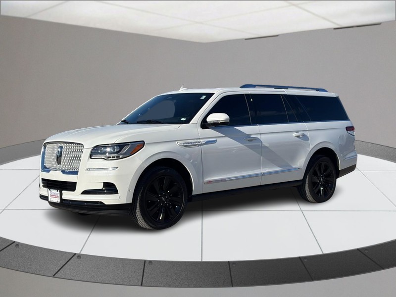 Lincoln Navigator L Vehicle Full-screen Gallery Image 08
