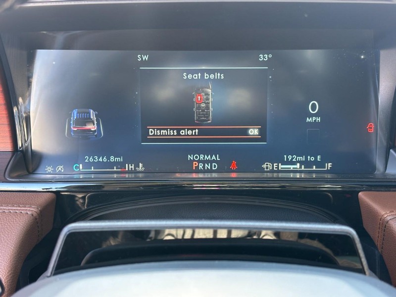 Lincoln Navigator L Vehicle Full-screen Gallery Image 20