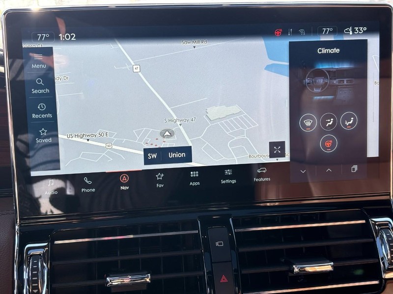 Lincoln Navigator L Vehicle Full-screen Gallery Image 23