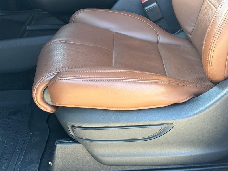 Lincoln Navigator L Vehicle Full-screen Gallery Image 27