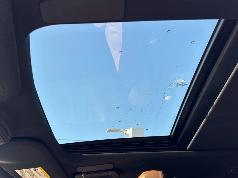 Lincoln Navigator L Vehicle Full-screen Gallery Image 28