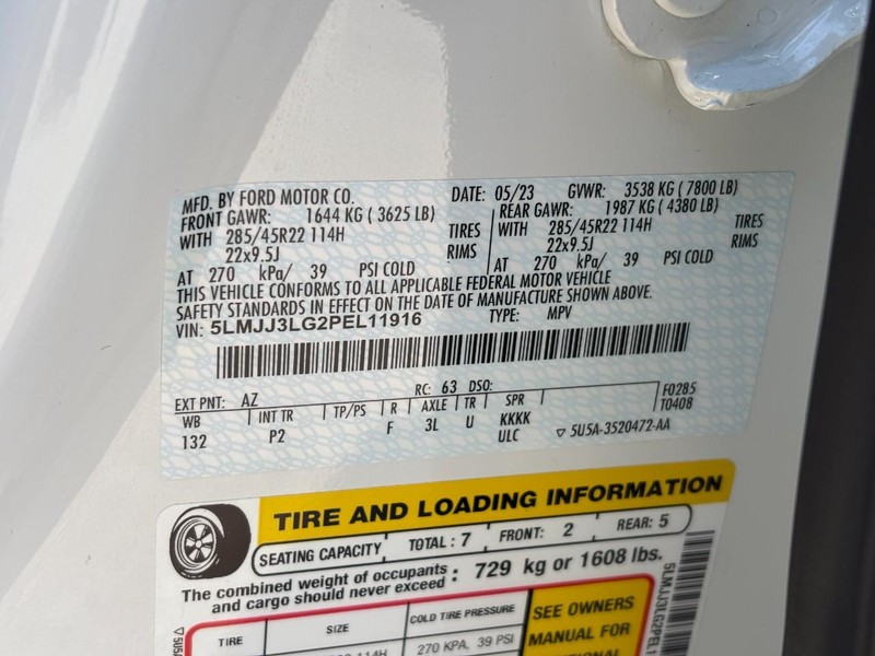 Lincoln Navigator L Vehicle Full-screen Gallery Image 29