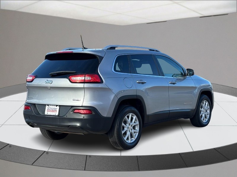 Jeep Cherokee Vehicle Full-screen Gallery Image 03