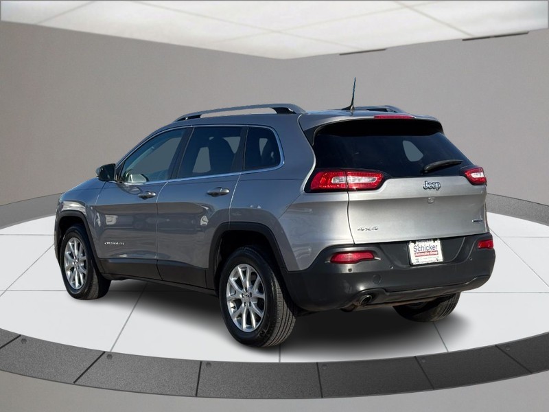 Jeep Cherokee Vehicle Full-screen Gallery Image 06