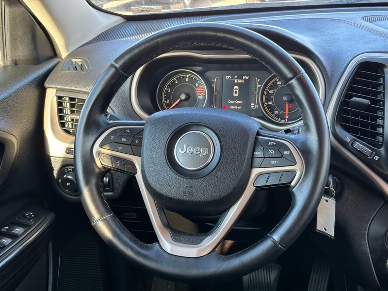 Jeep Cherokee Vehicle Full-screen Gallery Image 12