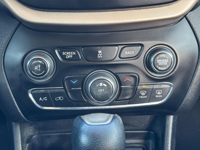 Jeep Cherokee Vehicle Full-screen Gallery Image 14