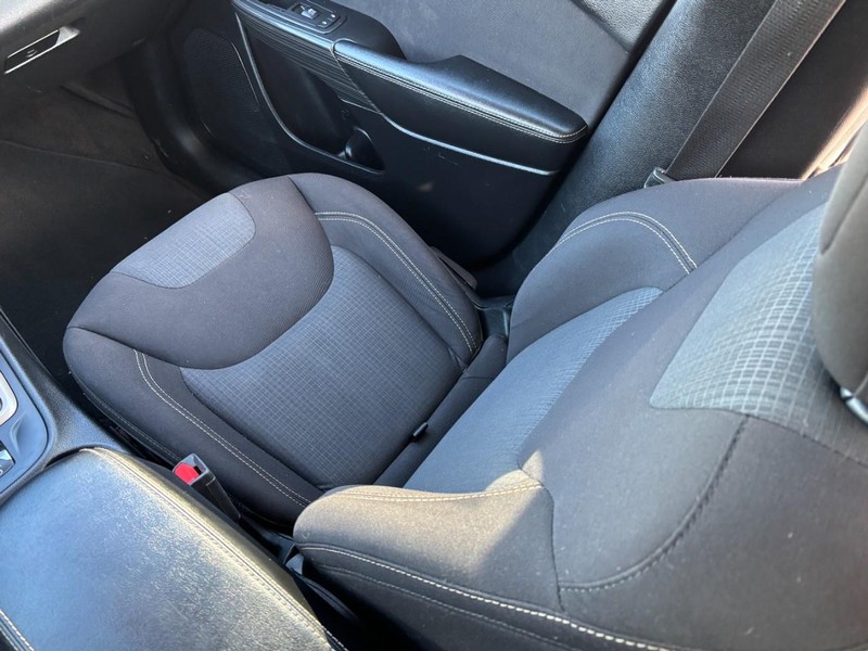 Jeep Cherokee Vehicle Full-screen Gallery Image 15