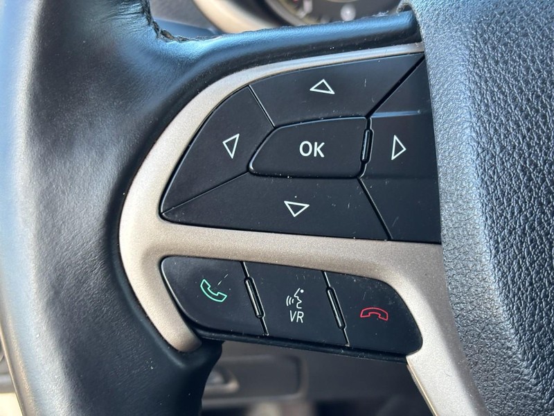 Jeep Cherokee Vehicle Full-screen Gallery Image 17