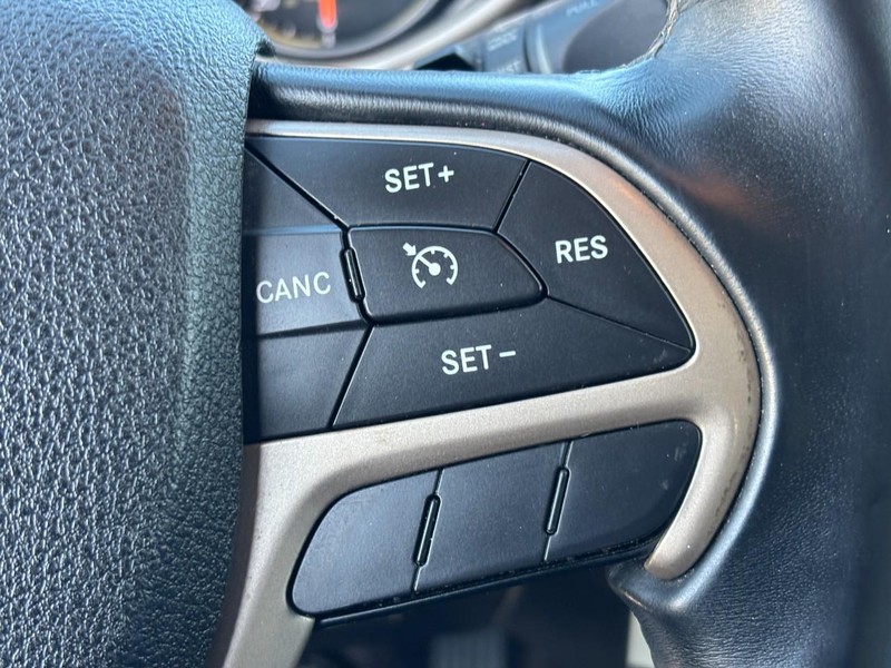 Jeep Cherokee Vehicle Full-screen Gallery Image 18