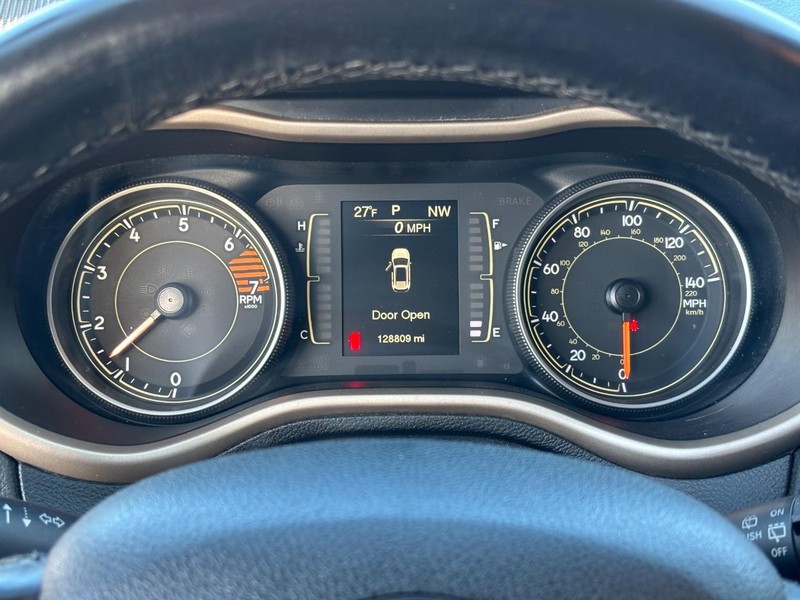 Jeep Cherokee Vehicle Full-screen Gallery Image 19