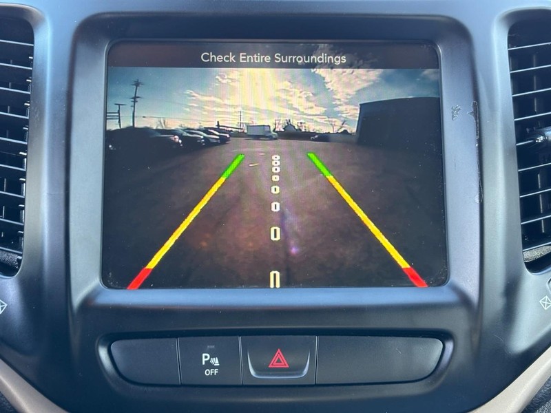 Jeep Cherokee Vehicle Full-screen Gallery Image 21