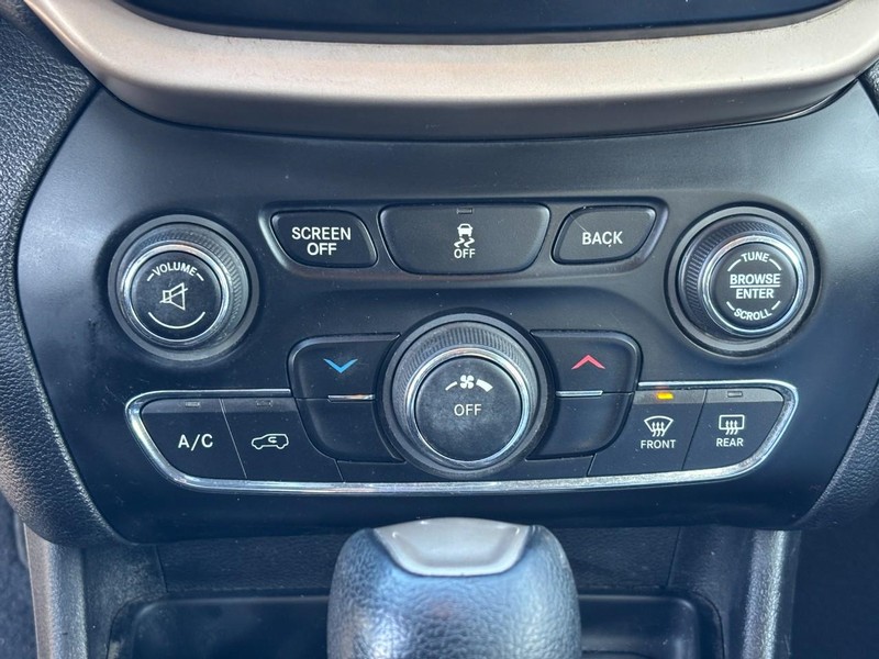 Jeep Cherokee Vehicle Full-screen Gallery Image 22