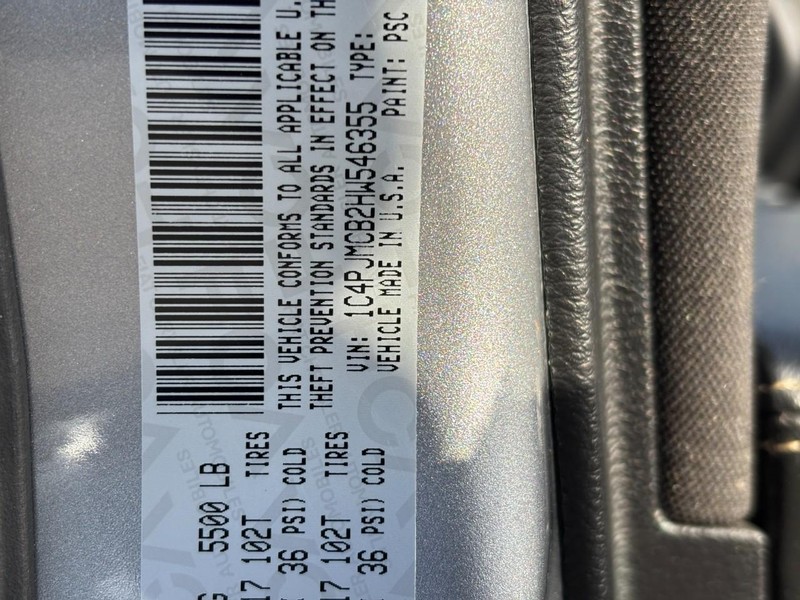 Jeep Cherokee Vehicle Full-screen Gallery Image 25