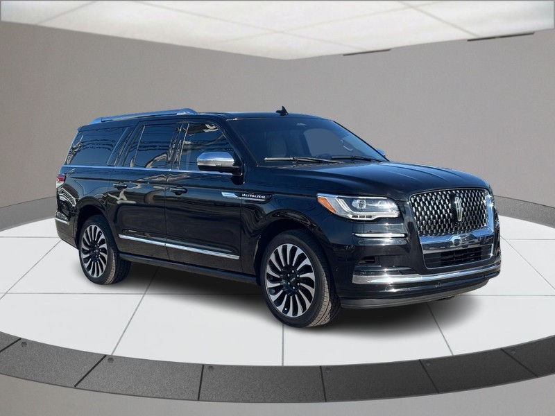 Lincoln Navigator L Vehicle Full-screen Gallery Image 02