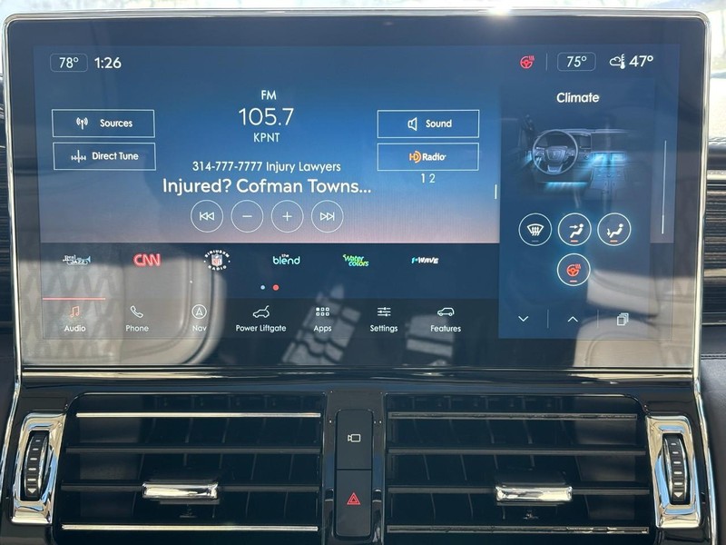 Lincoln Navigator L Vehicle Full-screen Gallery Image 14