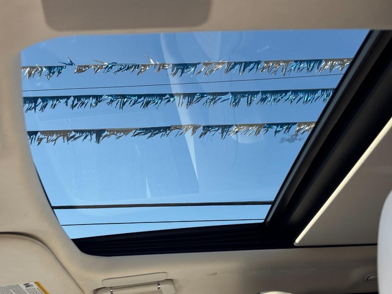 Lincoln Navigator L Vehicle Full-screen Gallery Image 28