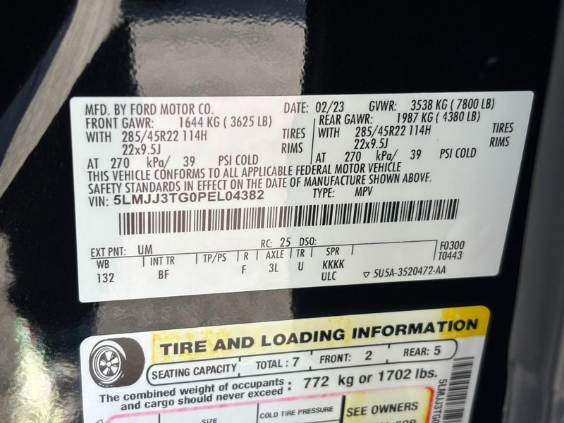 Lincoln Navigator L Vehicle Full-screen Gallery Image 29