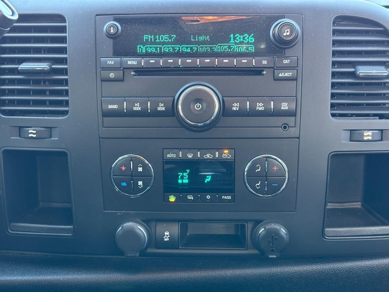 GMC Sierra 1500 Vehicle Full-screen Gallery Image 12