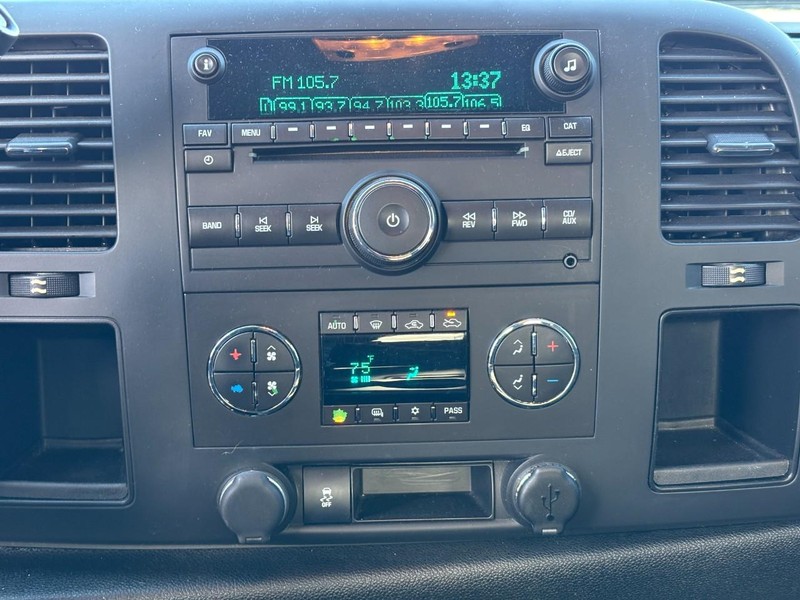 GMC Sierra 1500 Vehicle Full-screen Gallery Image 18