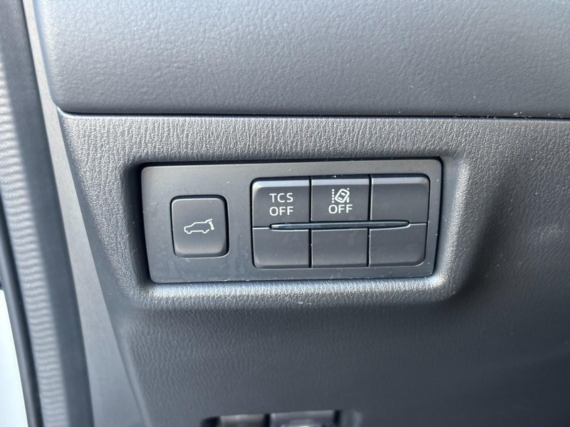 Mazda CX-5 Vehicle Full-screen Gallery Image 16