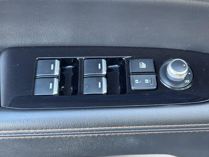 Mazda CX-5 Vehicle Full-screen Gallery Image 23