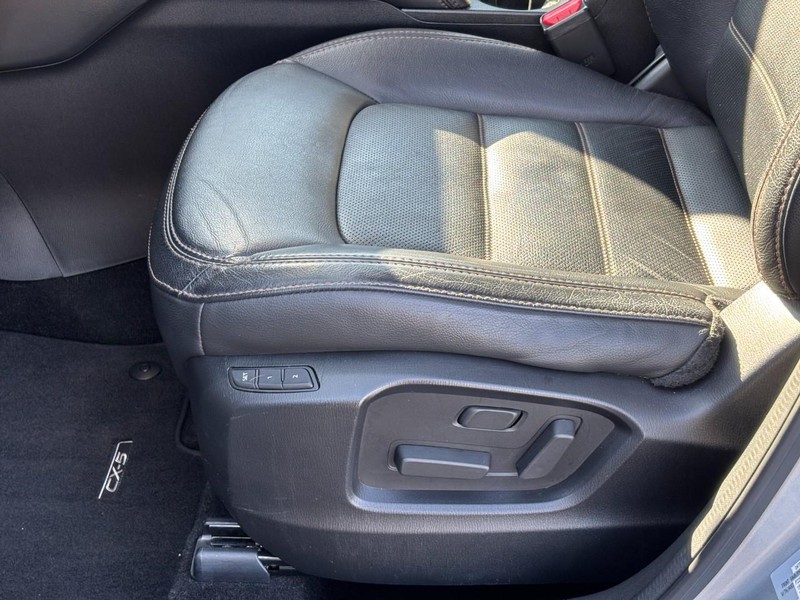 Mazda CX-5 Vehicle Full-screen Gallery Image 24