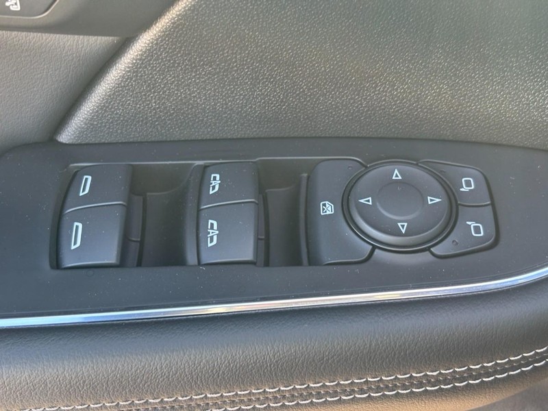 Buick Envision Vehicle Full-screen Gallery Image 23