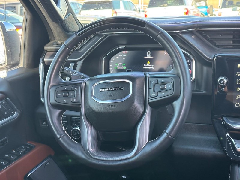 GMC Sierra 1500 Vehicle Full-screen Gallery Image 12