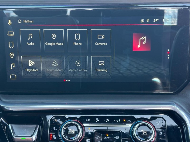 GMC Sierra 1500 Vehicle Full-screen Gallery Image 13