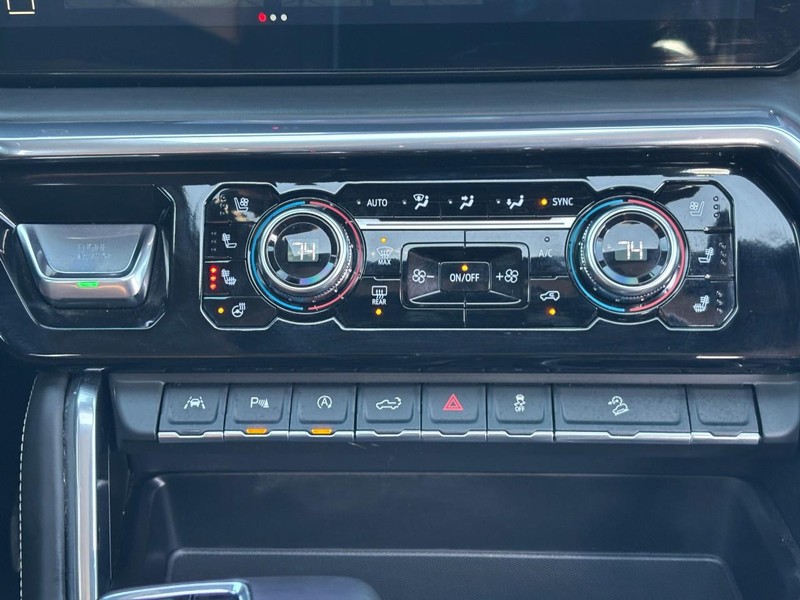 GMC Sierra 1500 Vehicle Full-screen Gallery Image 14