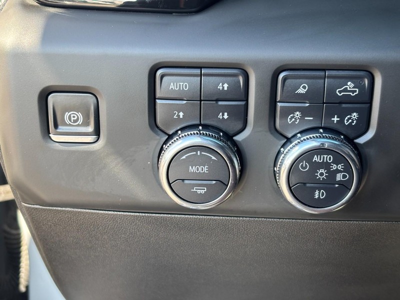 GMC Sierra 1500 Vehicle Full-screen Gallery Image 16