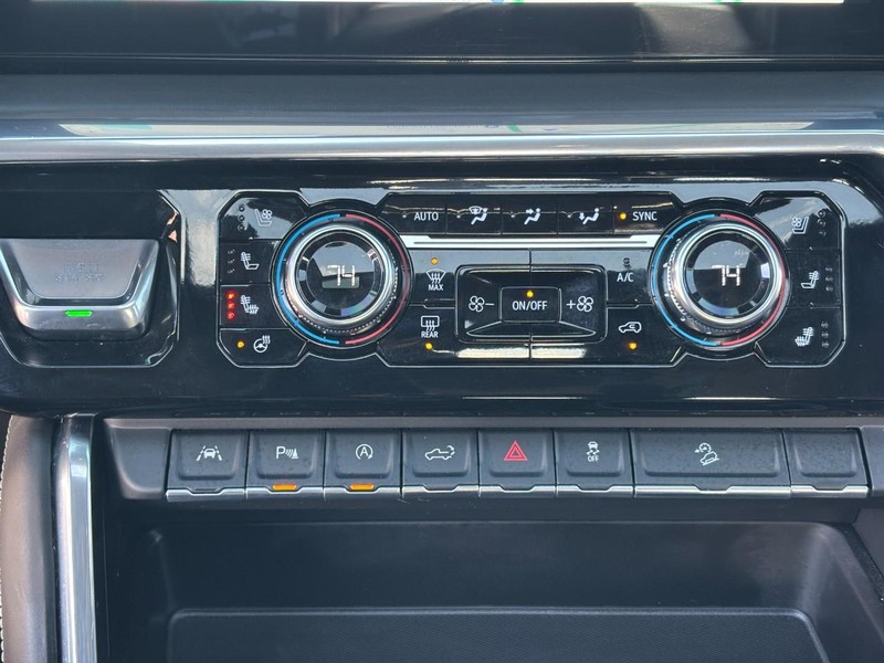 GMC Sierra 1500 Vehicle Full-screen Gallery Image 23