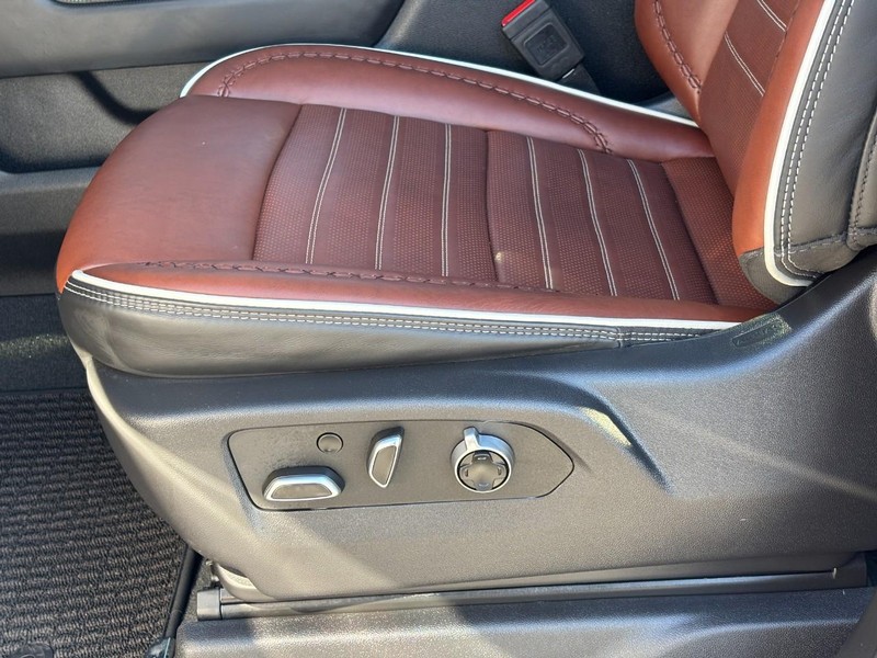 GMC Sierra 1500 Vehicle Full-screen Gallery Image 26