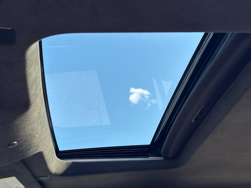 GMC Sierra 1500 Vehicle Full-screen Gallery Image 27