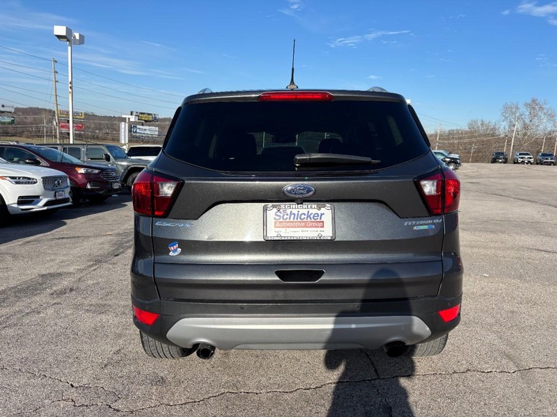 Ford Escape Vehicle Full-screen Gallery Image 05