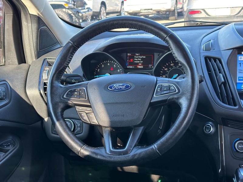 Ford Escape Vehicle Full-screen Gallery Image 12