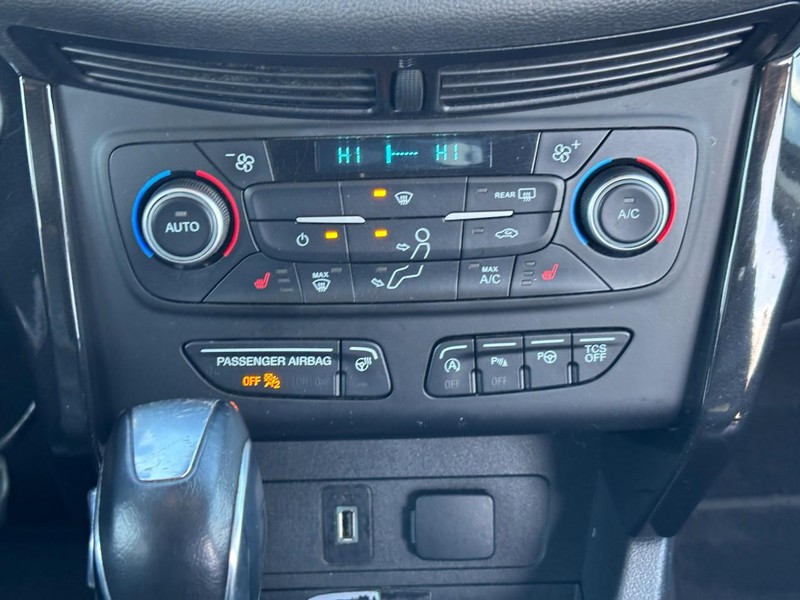 Ford Escape Vehicle Full-screen Gallery Image 14