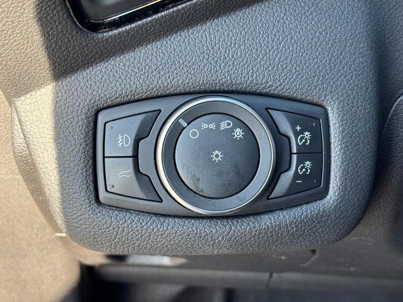 Ford Escape Vehicle Full-screen Gallery Image 16