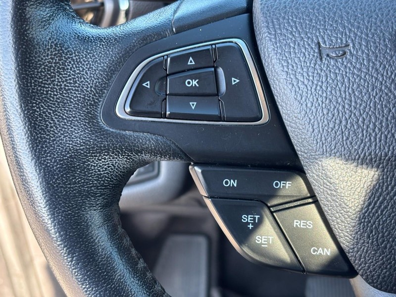 Ford Escape Vehicle Full-screen Gallery Image 17