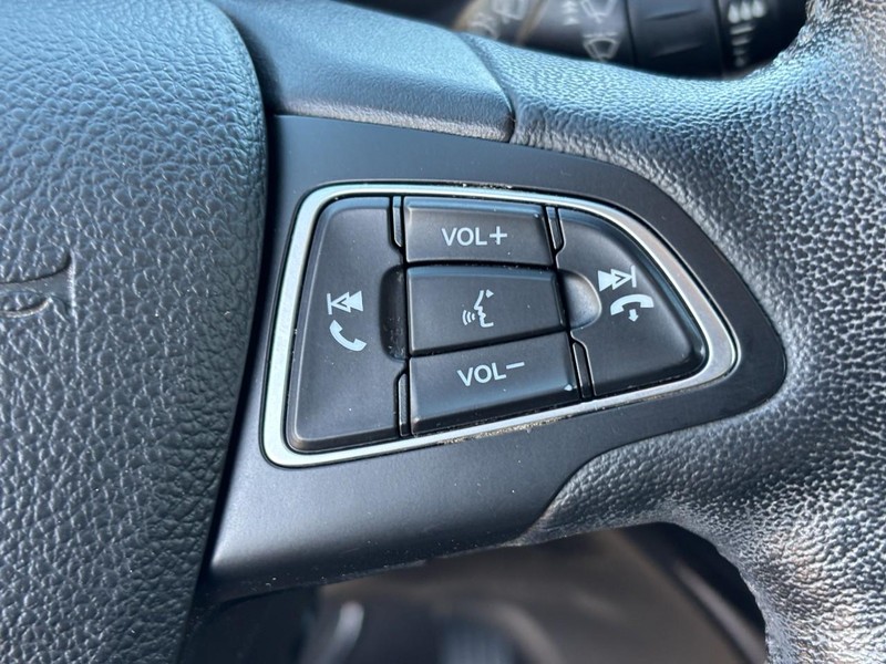 Ford Escape Vehicle Full-screen Gallery Image 18