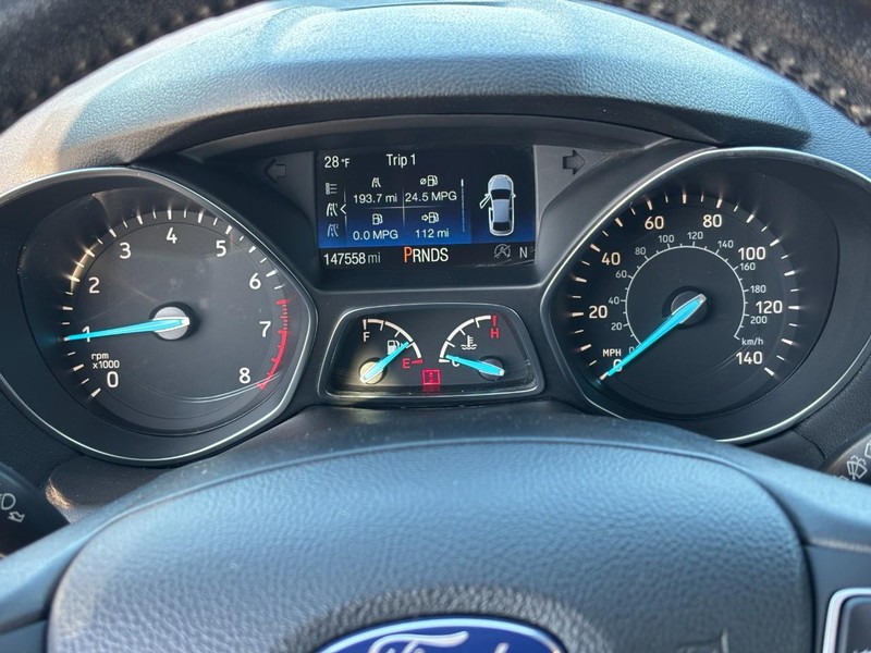 Ford Escape Vehicle Full-screen Gallery Image 19