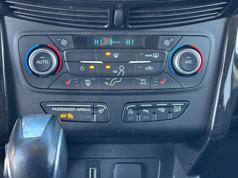 Ford Escape Vehicle Full-screen Gallery Image 23