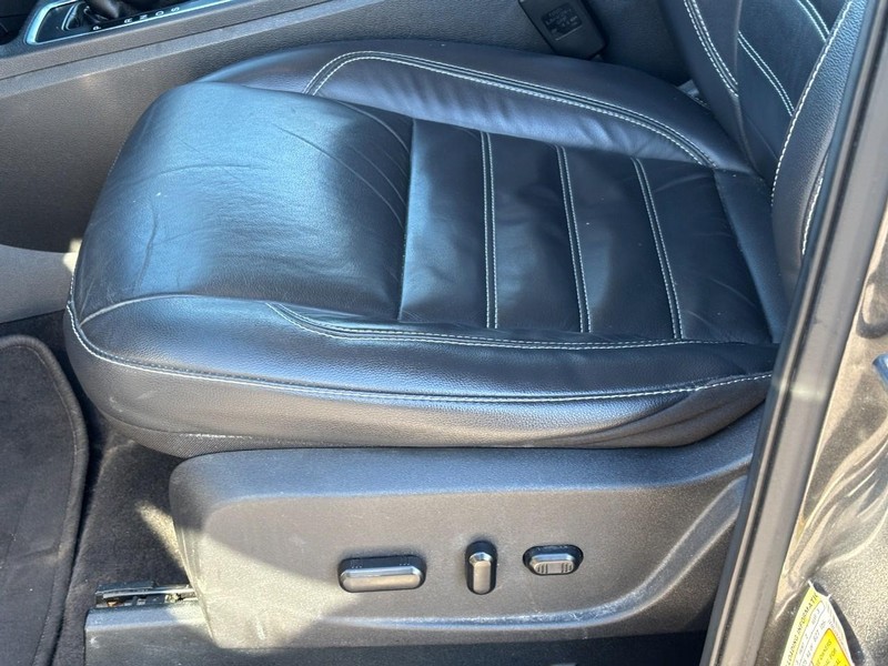 Ford Escape Vehicle Full-screen Gallery Image 26