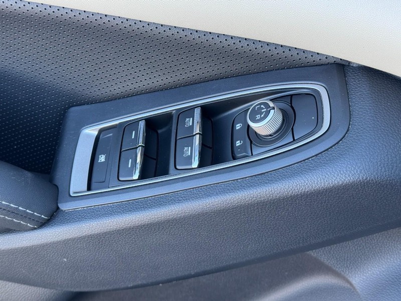 Subaru Ascent Vehicle Full-screen Gallery Image 28